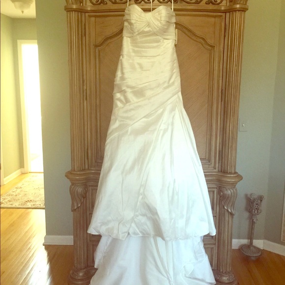 NWT - Pronovias Barcelona wedding gown - size 8 - Picture 1 of 2